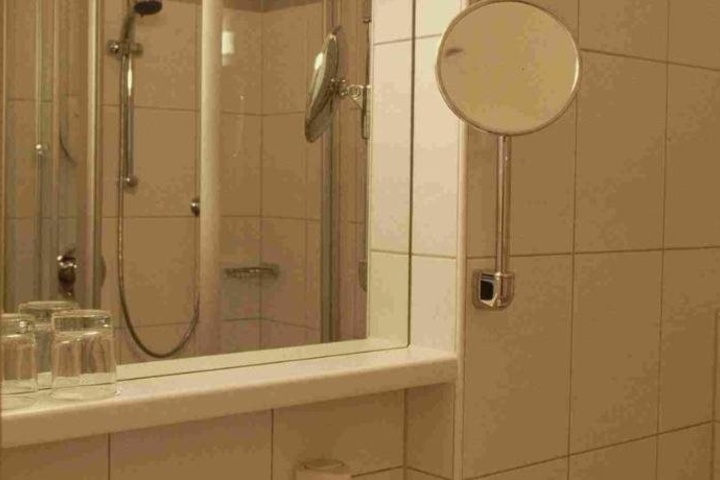 Room 8 of 22