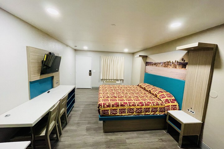 Room 8 of 20