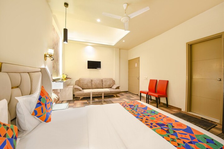 Room 10 of 27