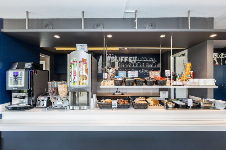 Breakfast/Coffee Service 20 of 30