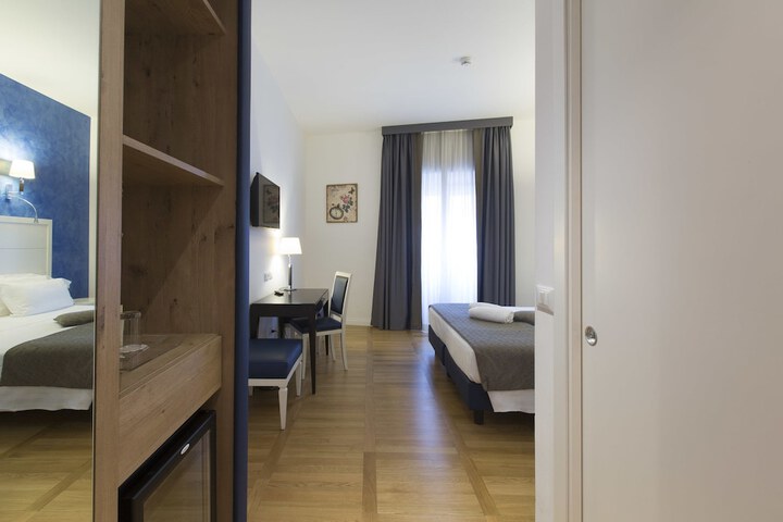 Room 85 of 169