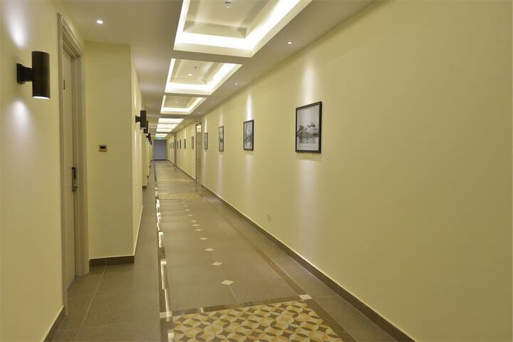 Ballroom/Hall 72 of 76