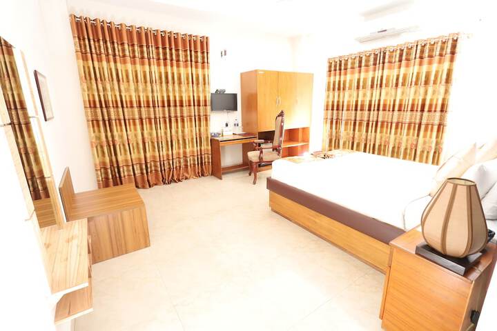 Room 11 of 40