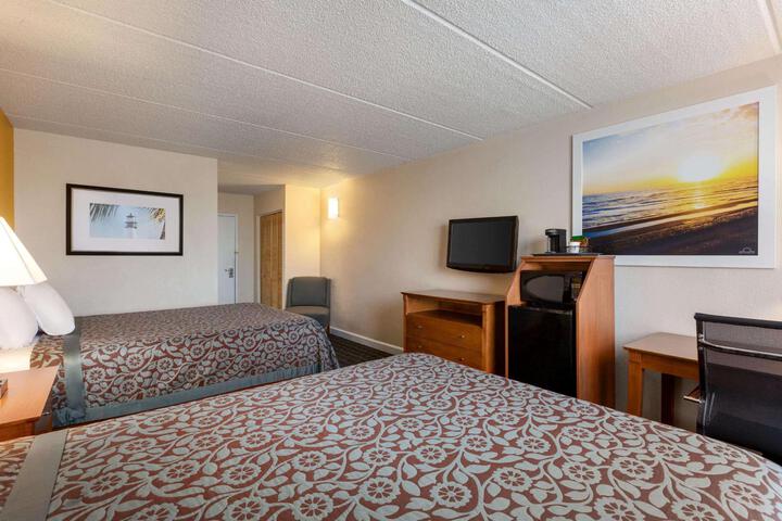 1 King Bed (3 of 6)