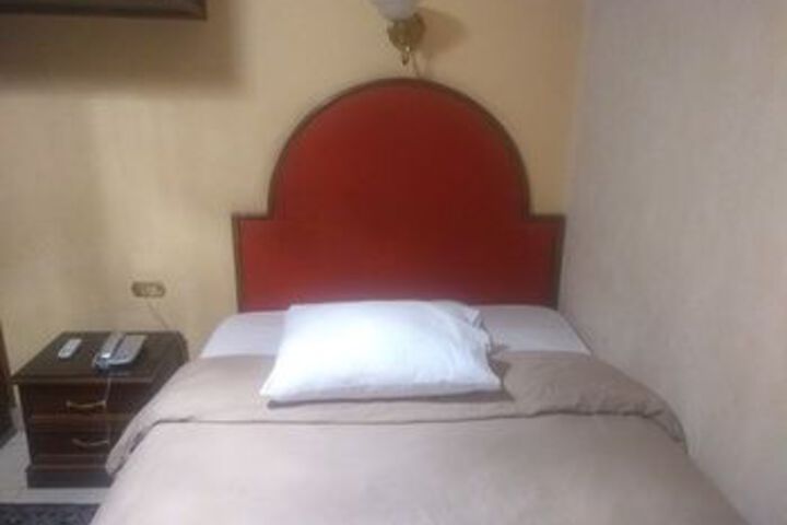 Room 13 of 32
