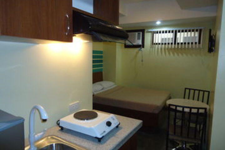 Room 8 of 9