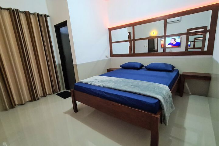 Room 5 of 11