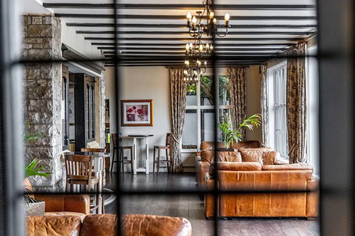 Lounge 49 of 69