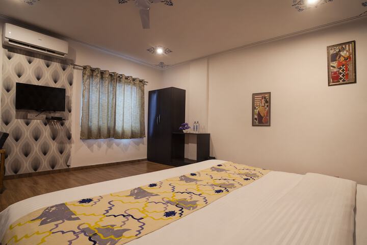 Room 10 of 33