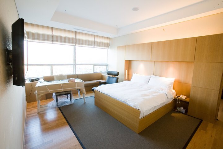 Room 13 of 61