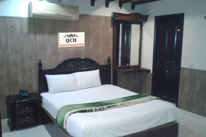 Room 8 of 9