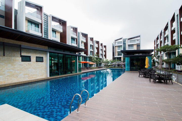 Tropical Villa Service Suite