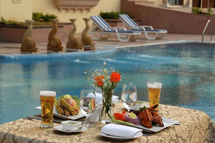 Hotel Pool