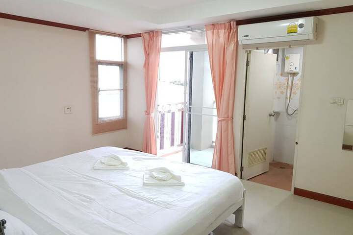 Room 11 of 34