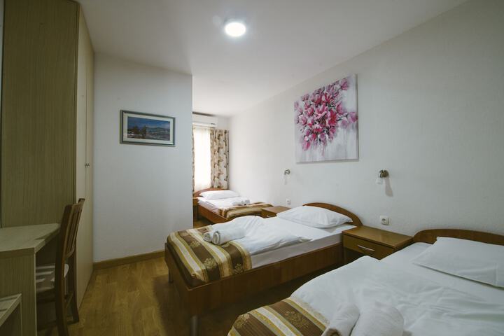 Room 26 of 103