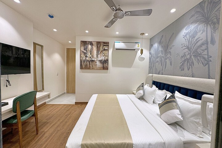 Room 33 of 76