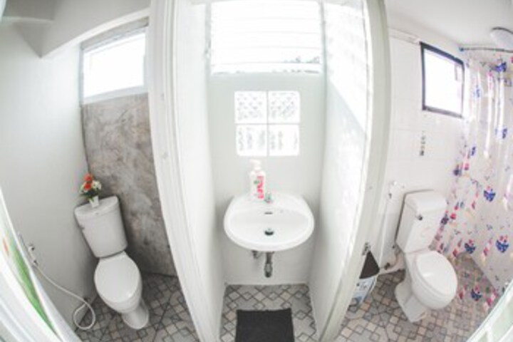 Room 4 of 9