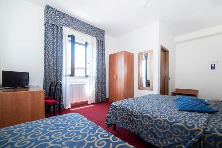 Room 11 of 36
