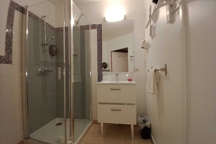 Room 45 of 62