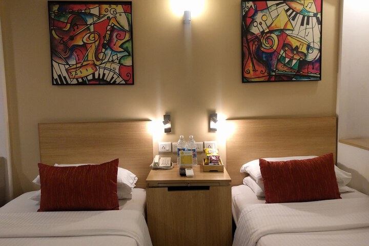 Room 5 of 33