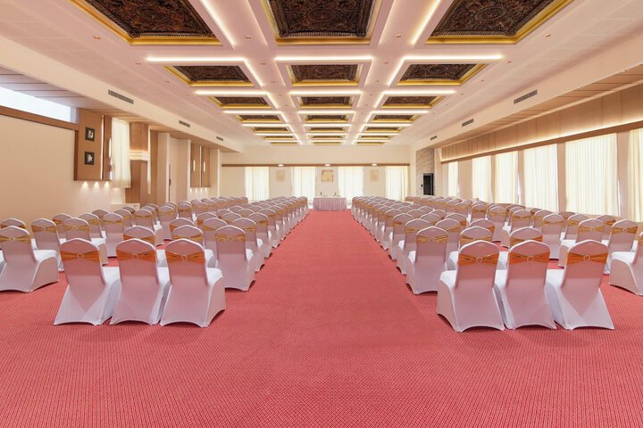Ballroom/Hall 59 of 72