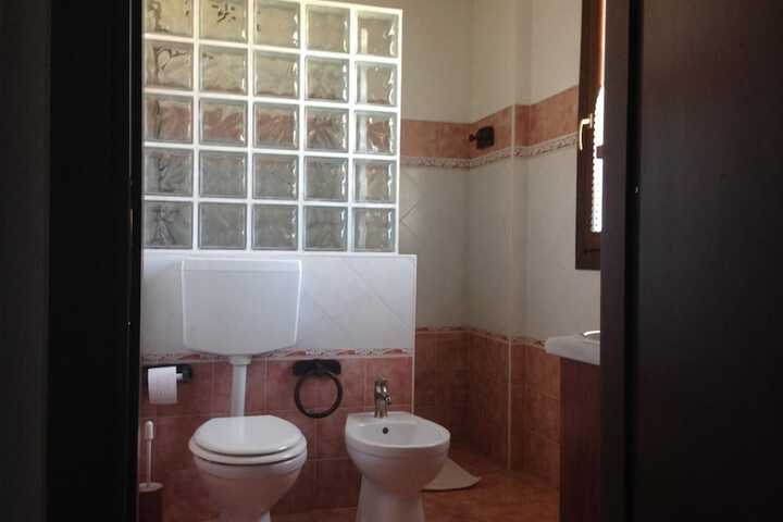 Room 5 of 16