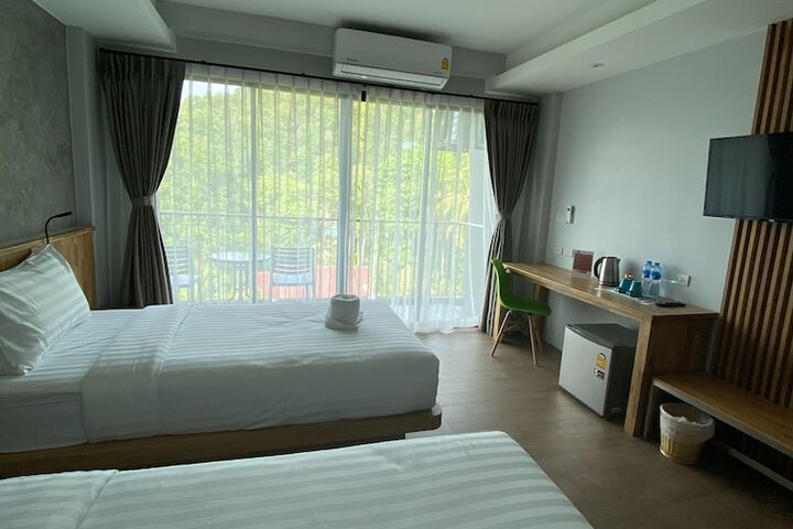 Room 28 of 102
