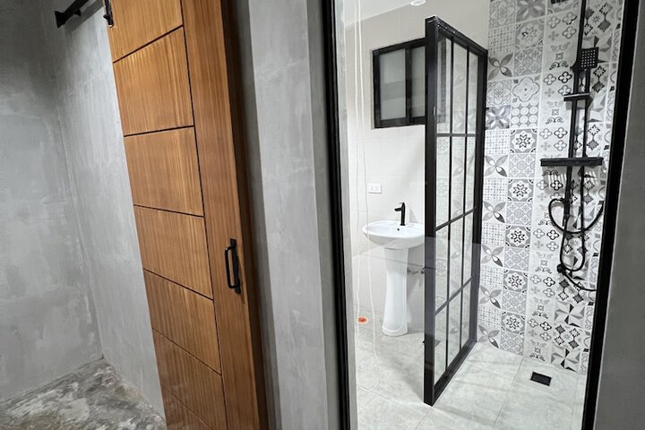 Room 28 of 74