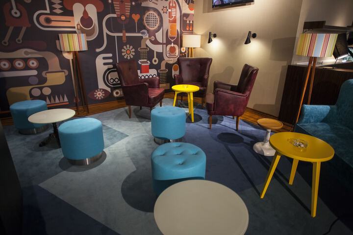 Lounge 116 of 137