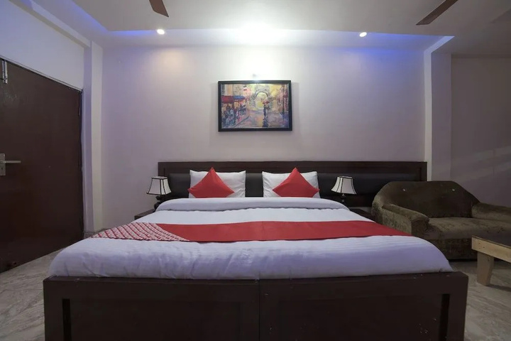 Room 2 of 12