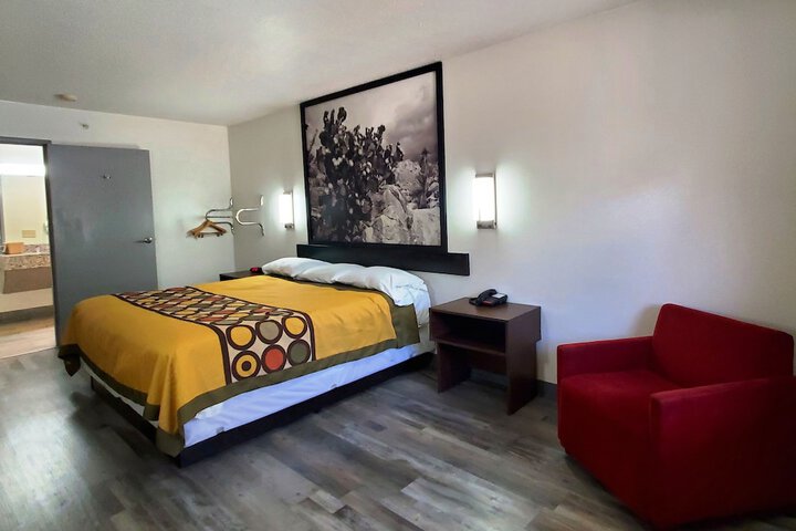 1 King Bed (9 of 11)