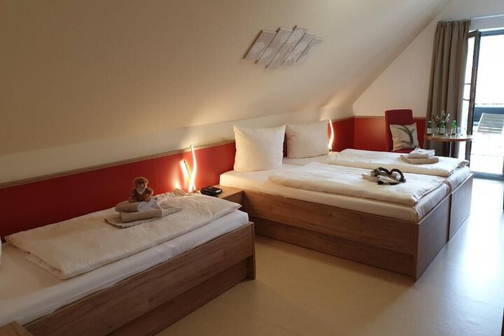 Room 9 of 33
