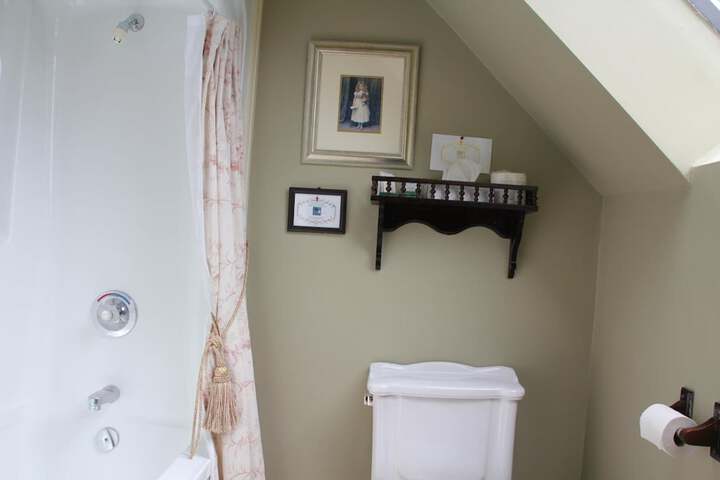 Room 33 of 51