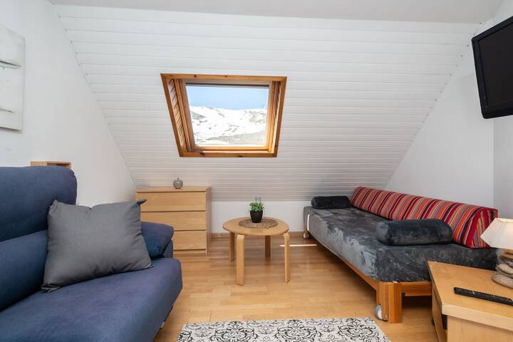 Room 8 of 28