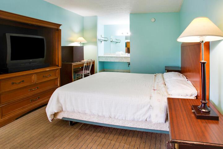 2 Double Beds (25 of 28)