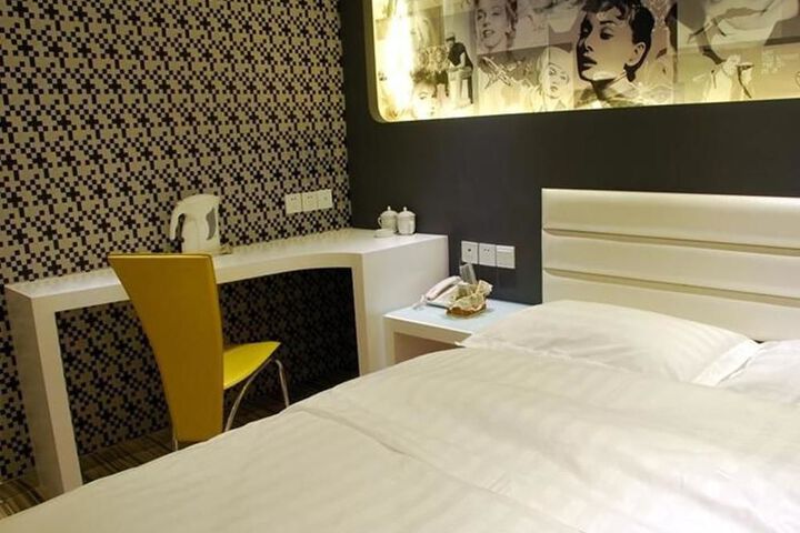 Room 2 of 17