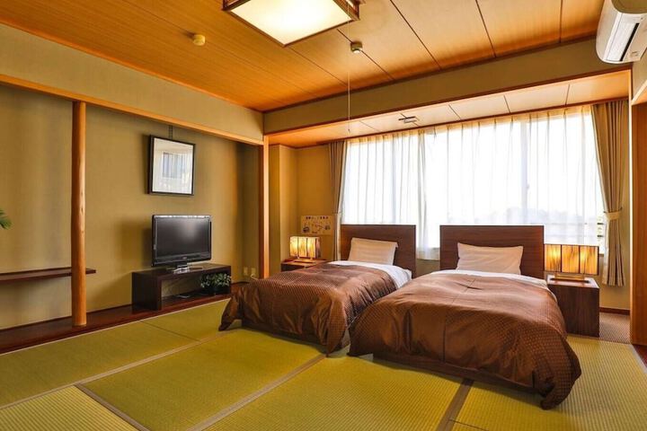 Room 9 of 34