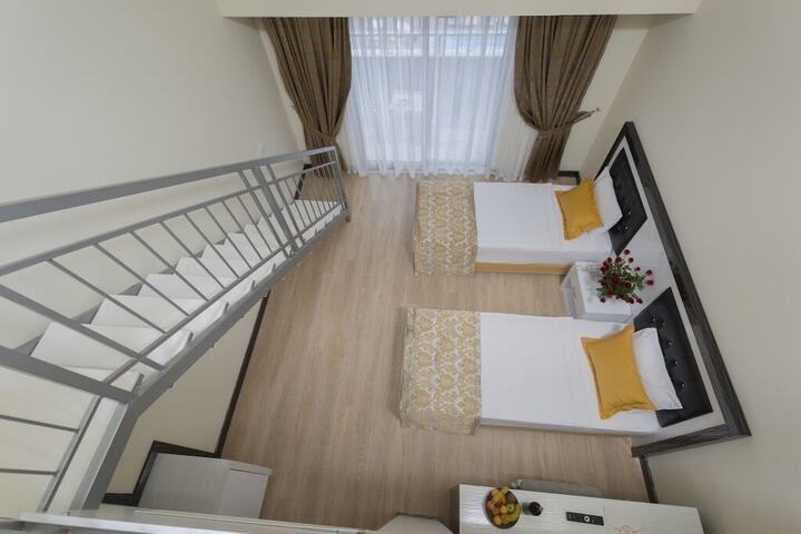 Room 21 of 170