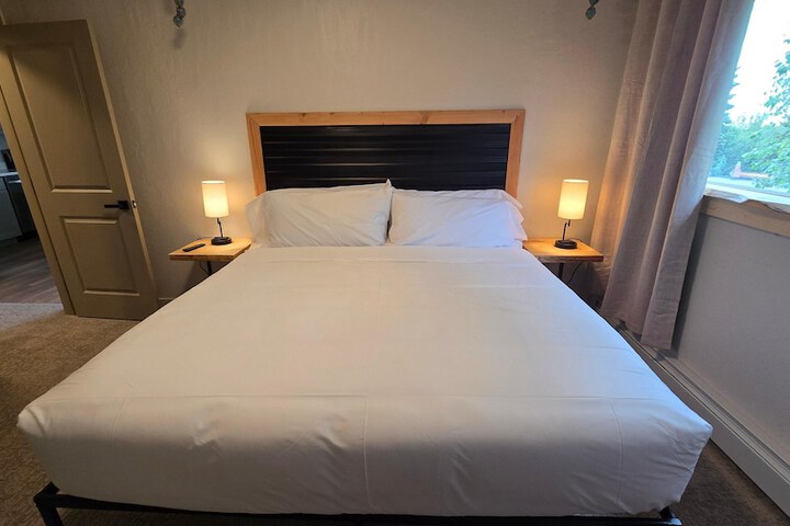 Room 5 of 9