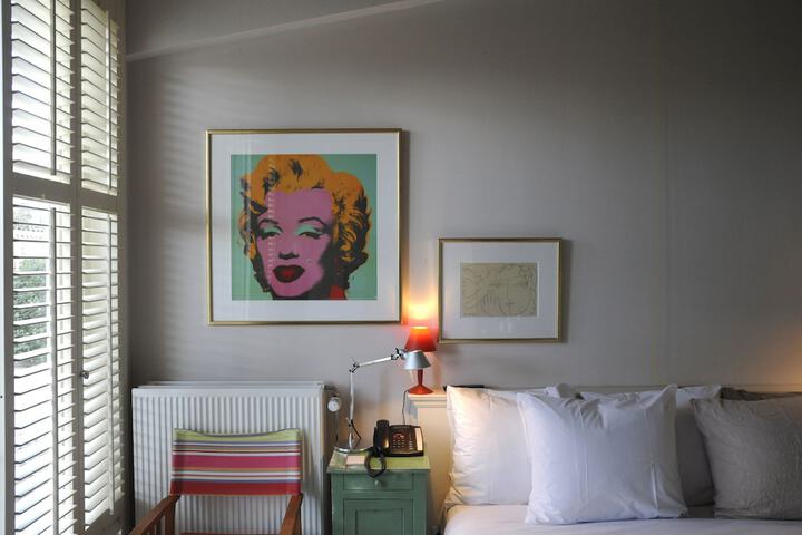 Room 11 of 48
