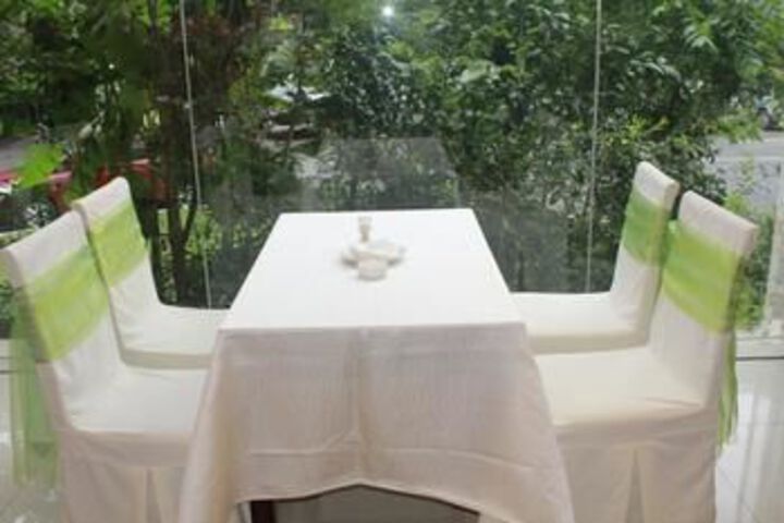 Dining 15 of 17