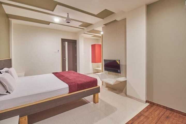 Room 5 of 10