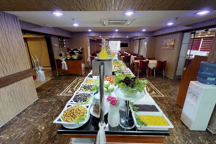 Dining 36 of 48