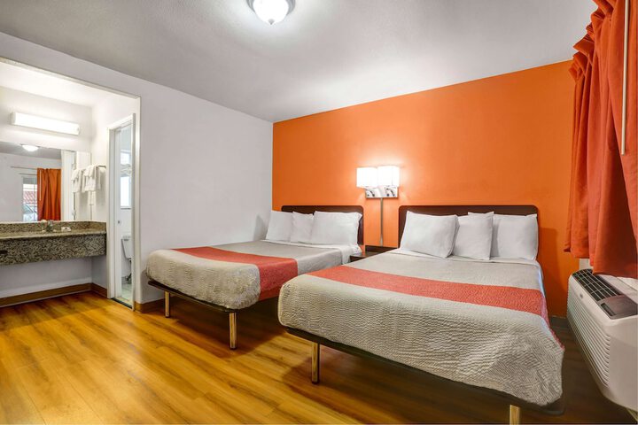 Deluxe Double Bed (13 of 14)
