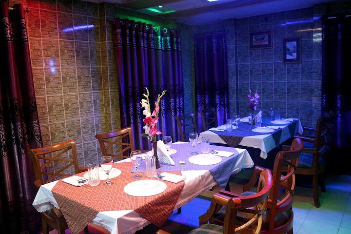 Dining 37 of 47