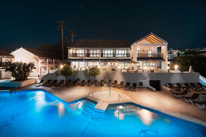 Hotel with Pool