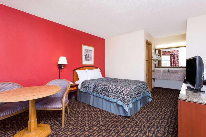 2 Double Beds (6 of 9)