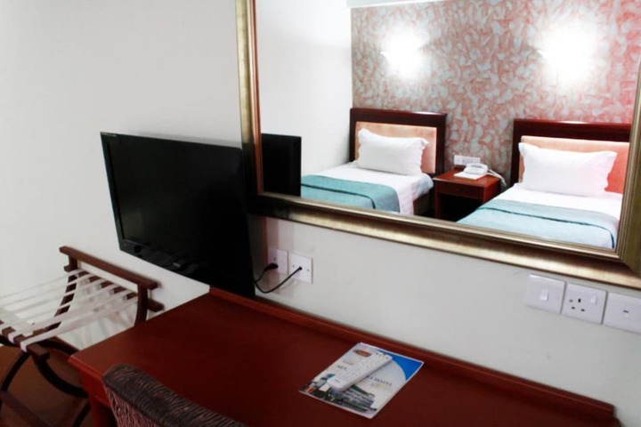 Room 5 of 28