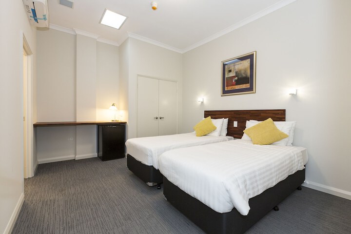 Room 5 of 40