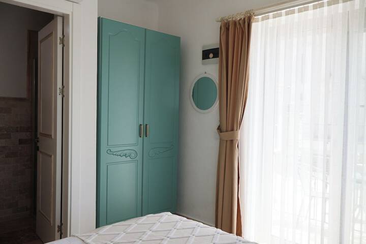 Room 37 of 141